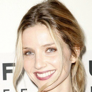 annabelle-wallis-2