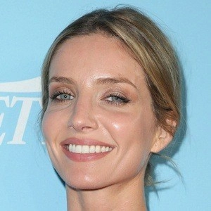 annabelle-wallis-5