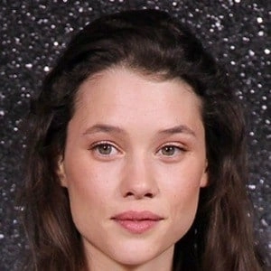 astrid-berges-frisbey-7