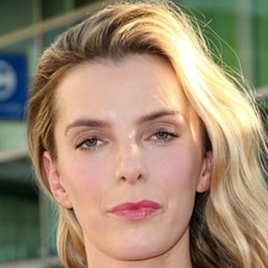 betty-gilpin-1