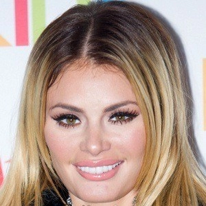 chloe-sims-5