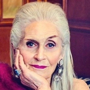 daphne-selfe-4