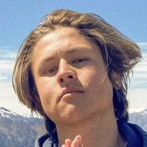 david-jones-snowboarder-9