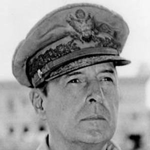 douglas-macarthur-1