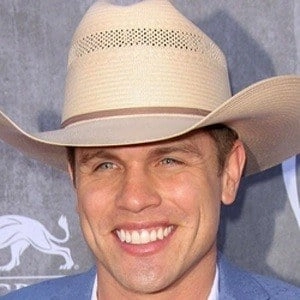 dustin-lynch-7