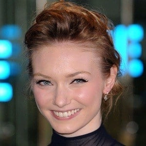 eleanor-tomlinson-6