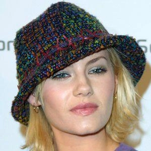 elisha-cuthbert-8