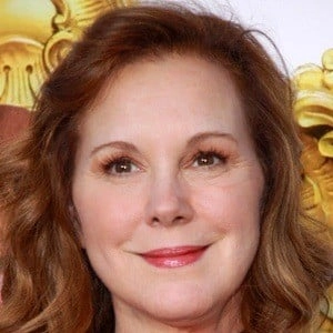 elizabeth-perkins-5