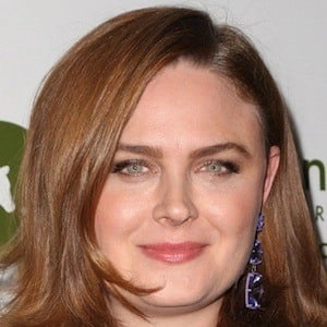 emily-deschanel-8