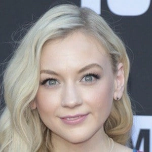 emily-kinney-7