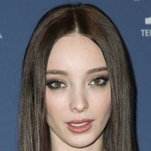 emma-dumont-1