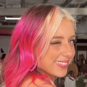 jenna-with-the-pink-image