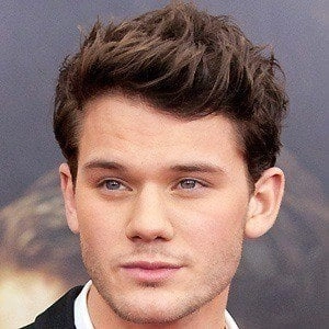 jeremy-irvine-1