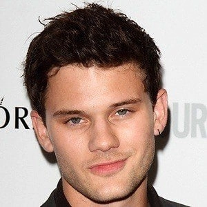 jeremy-irvine-2