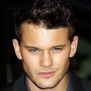 jeremy-irvine-4