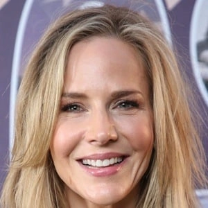 julie-benz-9