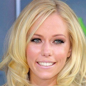 kendra-wilkinson-3