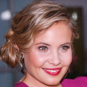 leah-pipes-5