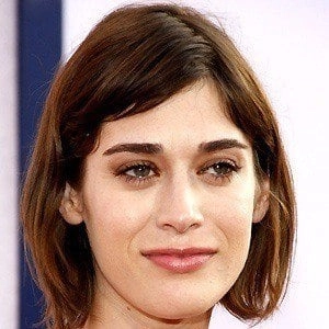 lizzy-caplan-2