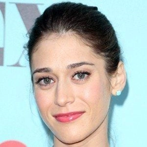 lizzy-caplan-9