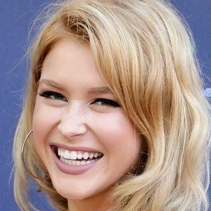 renee-olstead-1