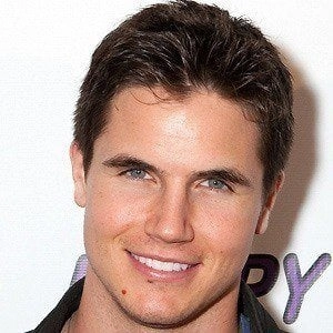 robbie-amell-1