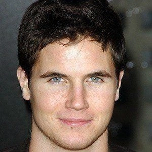 robbie-amell-4