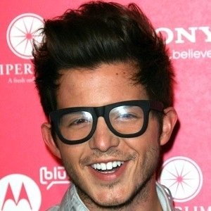 simon-curtis-singer-1