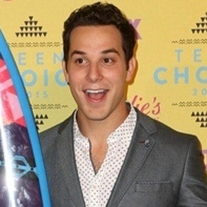 skylar-astin-6