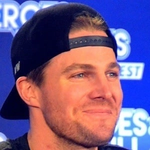 stephen-amell-6