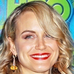 taylor-schilling-2