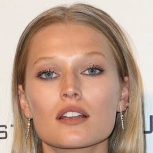 toni-garrn-6