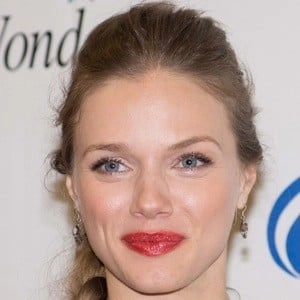 tracy-spiridakos-3