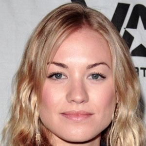 yvonne-strahovski-9