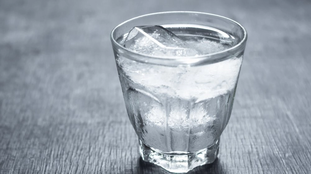 uống nước lạnh không gây viêm họng