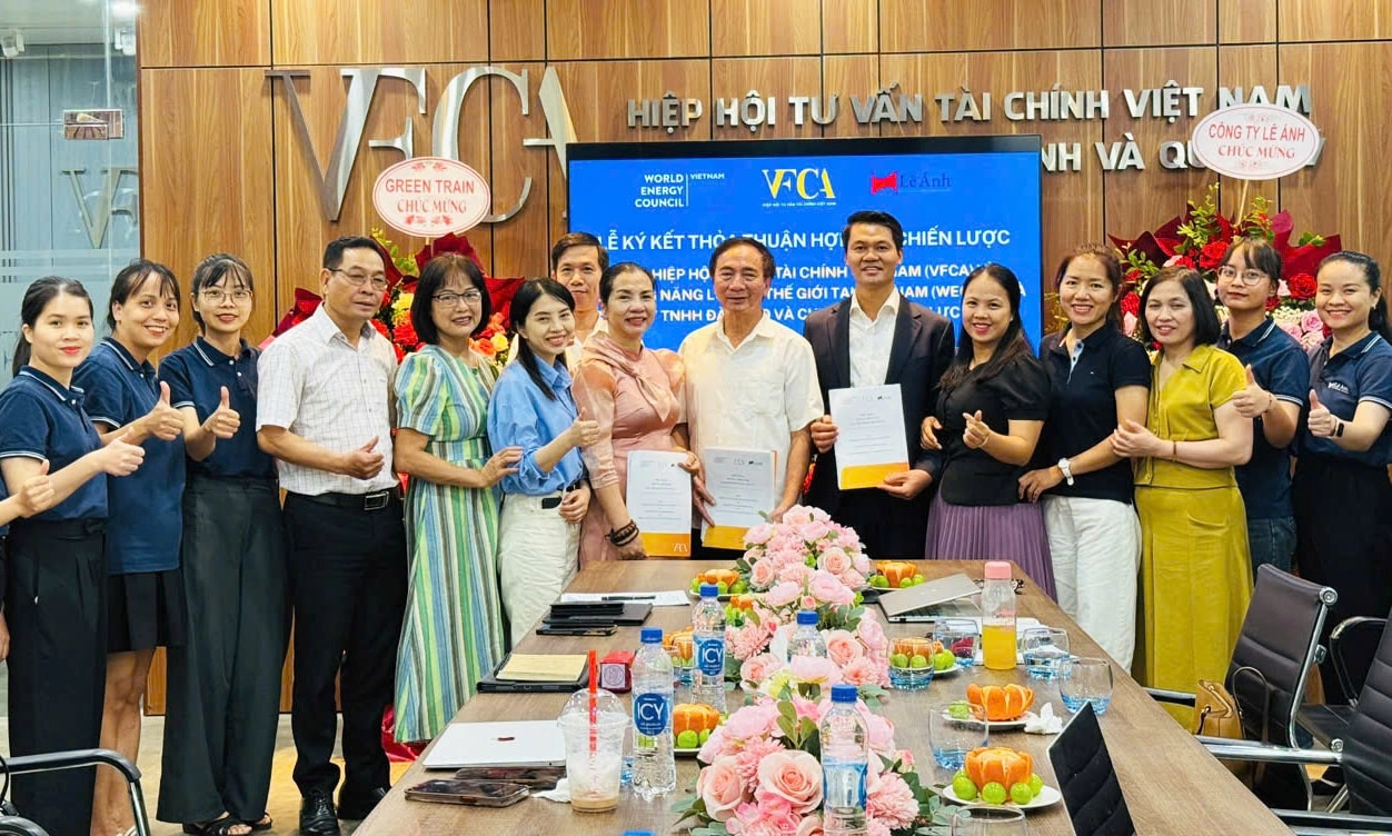 Hình ảnh lễ ký kết 3 bên giữa VFCA - WEC - Lê Ánh