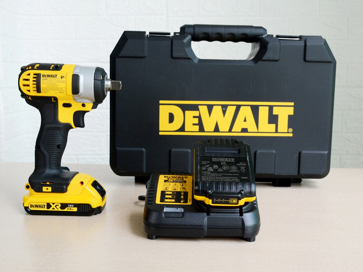 Máy siết bu lông dùng pin Dewalt DCF880D2-B1 tạo ấn tượng với thiết kế bên ngoài bắt mắt