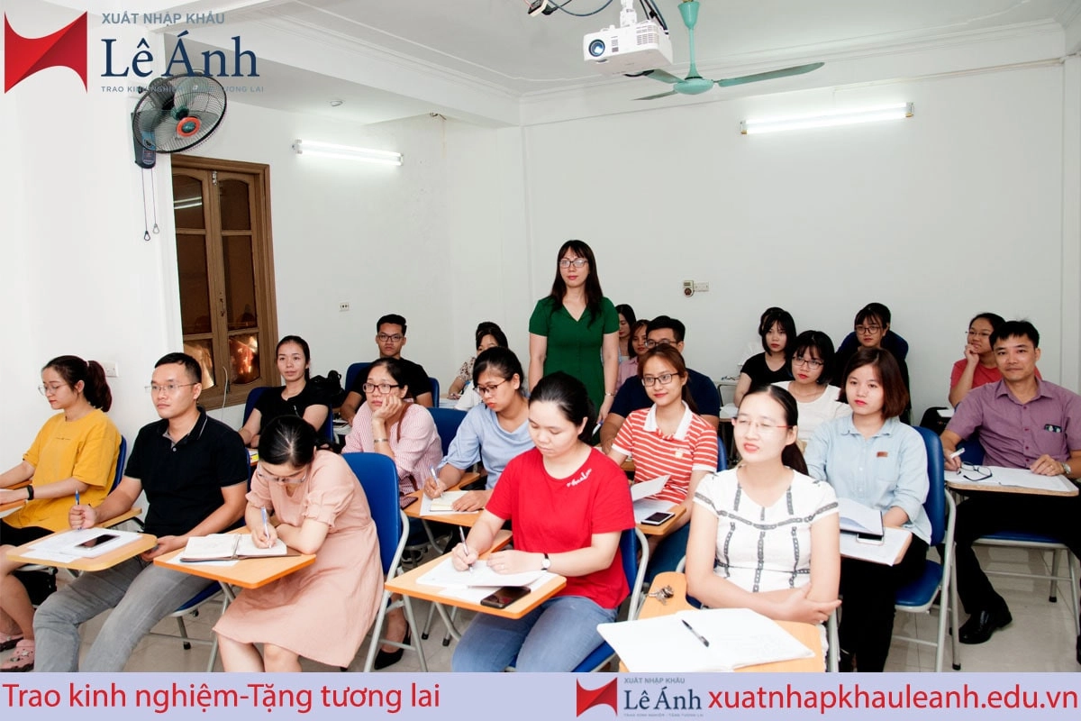 khóa học xuất nhập khẩu tại Hà Nội 